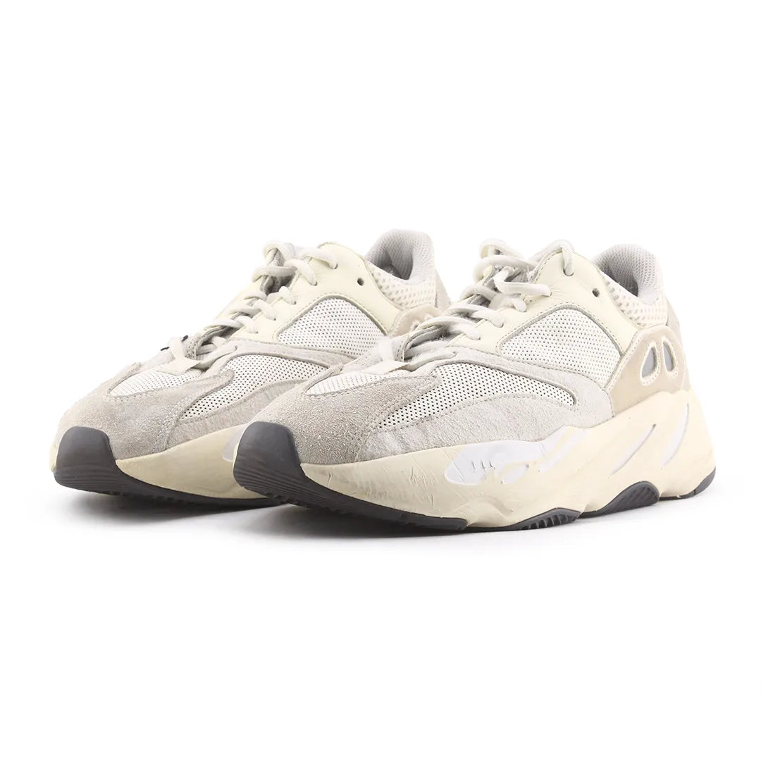 Adidas Yeezy Boost 700
