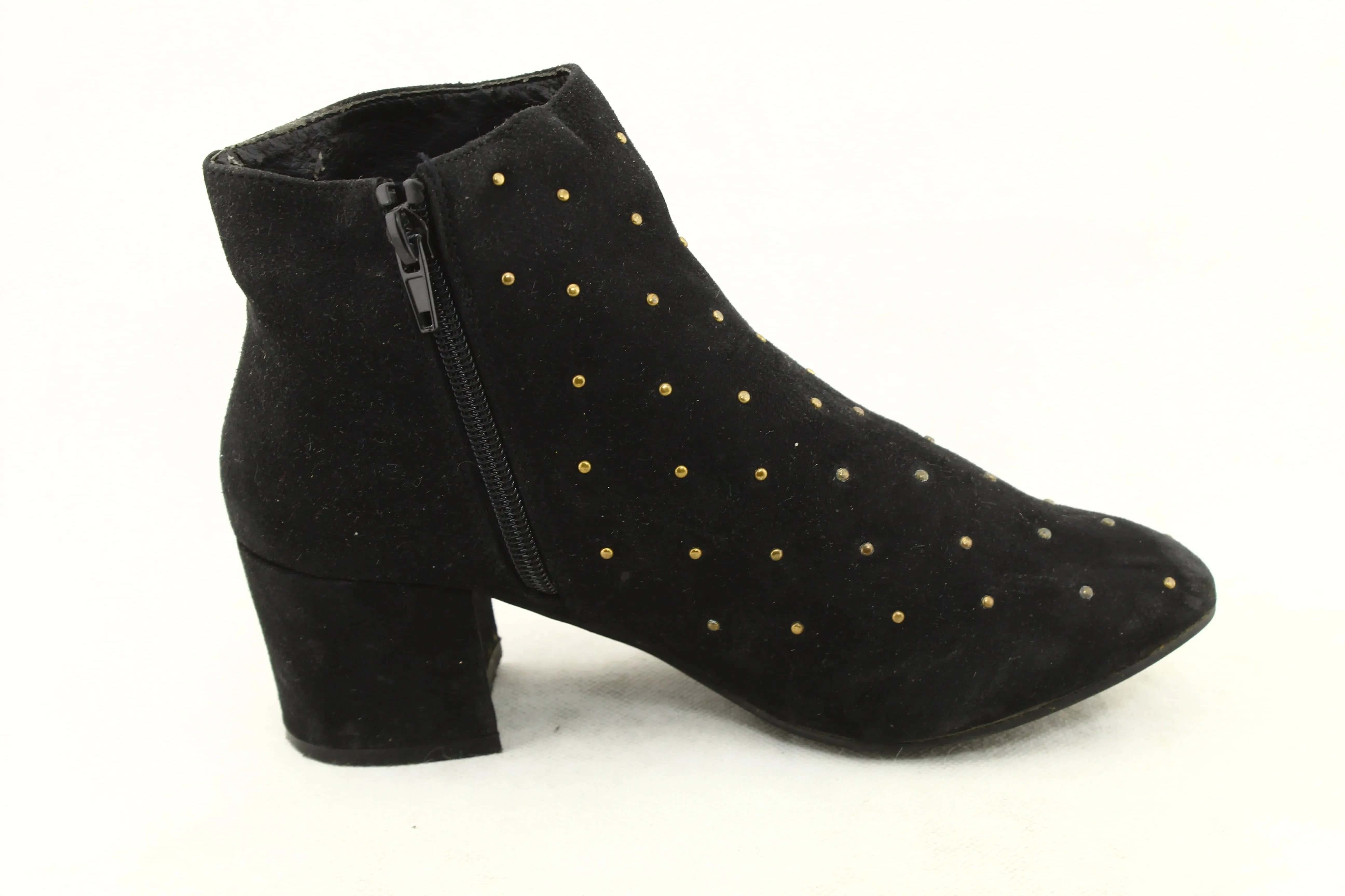 chic-and-sustainable-preloved-ankle-boots-await-sundaybazar