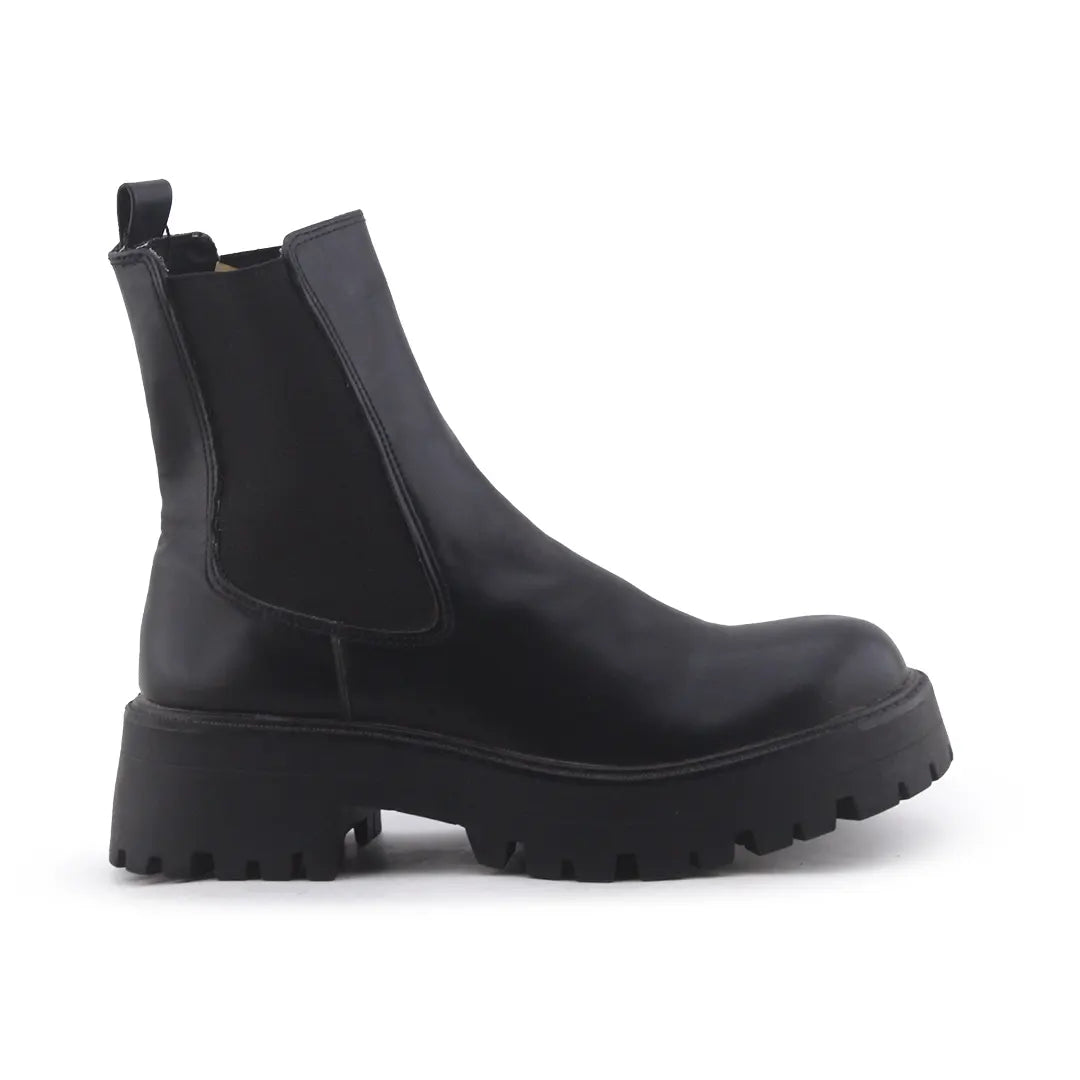 Pull & Bear Stretchable Chelsea Ankle Boots (100% Authentic Leather)