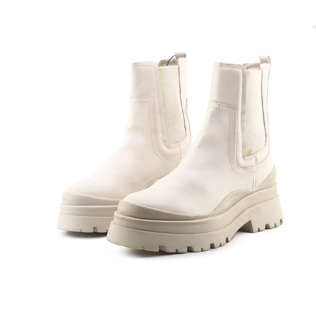 Stradivarius Stretchable Chelsea Ankle Boots (100% Authentic Leather)