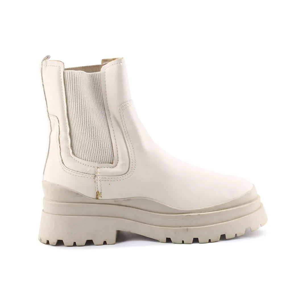 Stradivarius Stretchable Chelsea Ankle Boots (100% Authentic Leather)