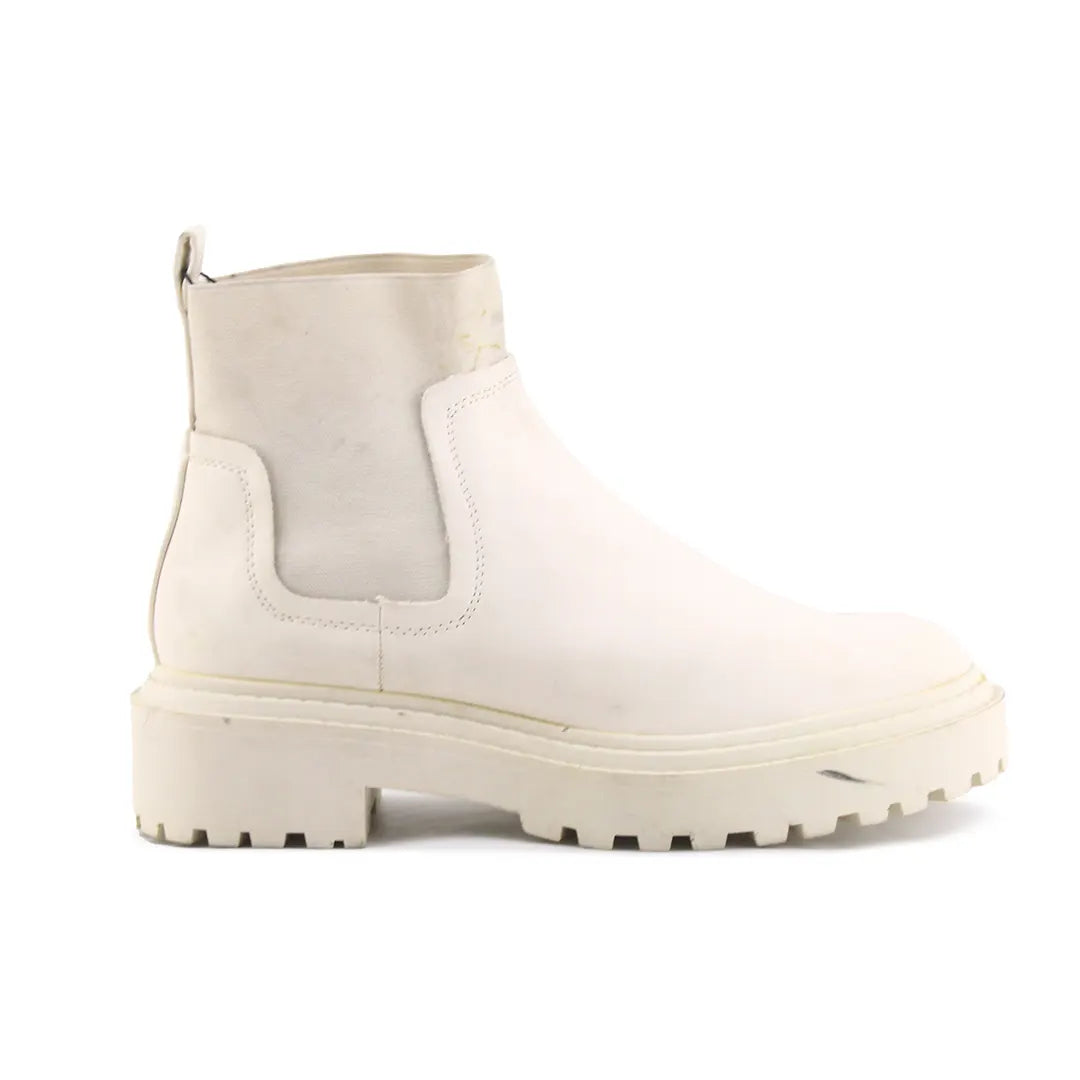 Stradivarius Stretchable Chelsea Ankle Boots (100% Authentic Leather)