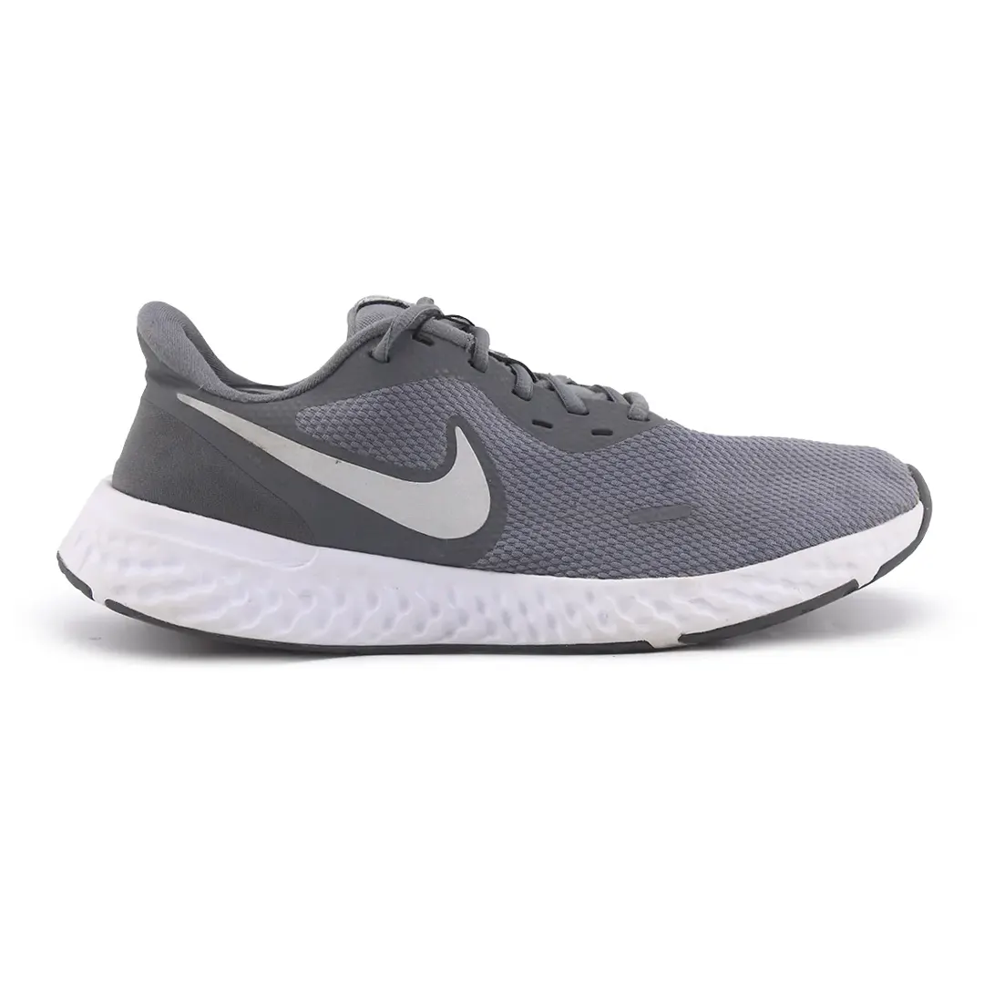 Nike Revolution 5