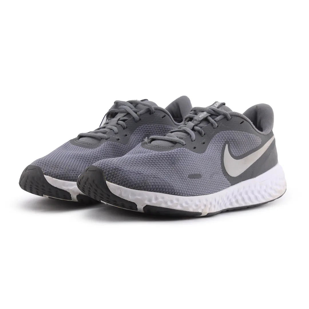 Nike Revolution 5