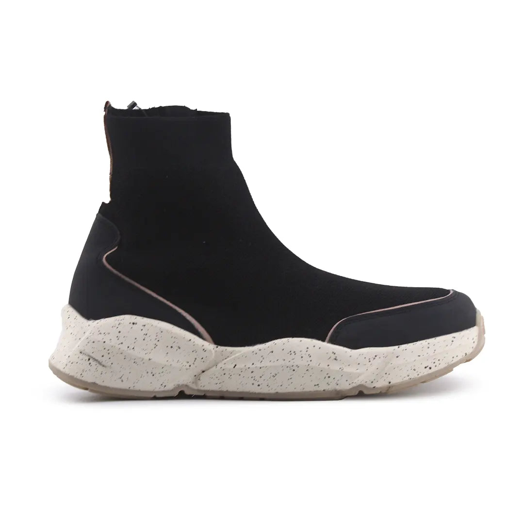Zara Fabric Knit High Top Pull-On Socken Shoes
