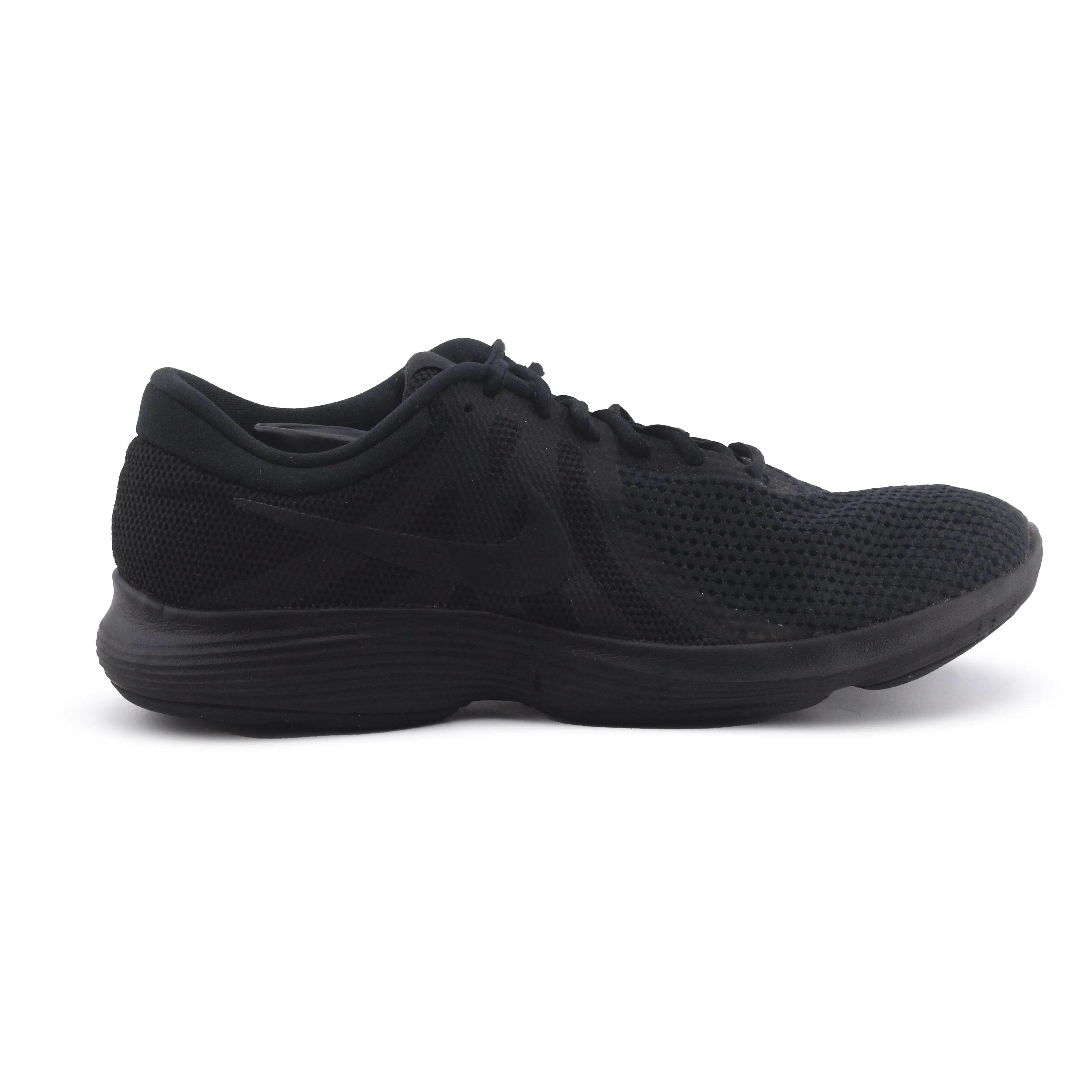 Nike Revolution 4