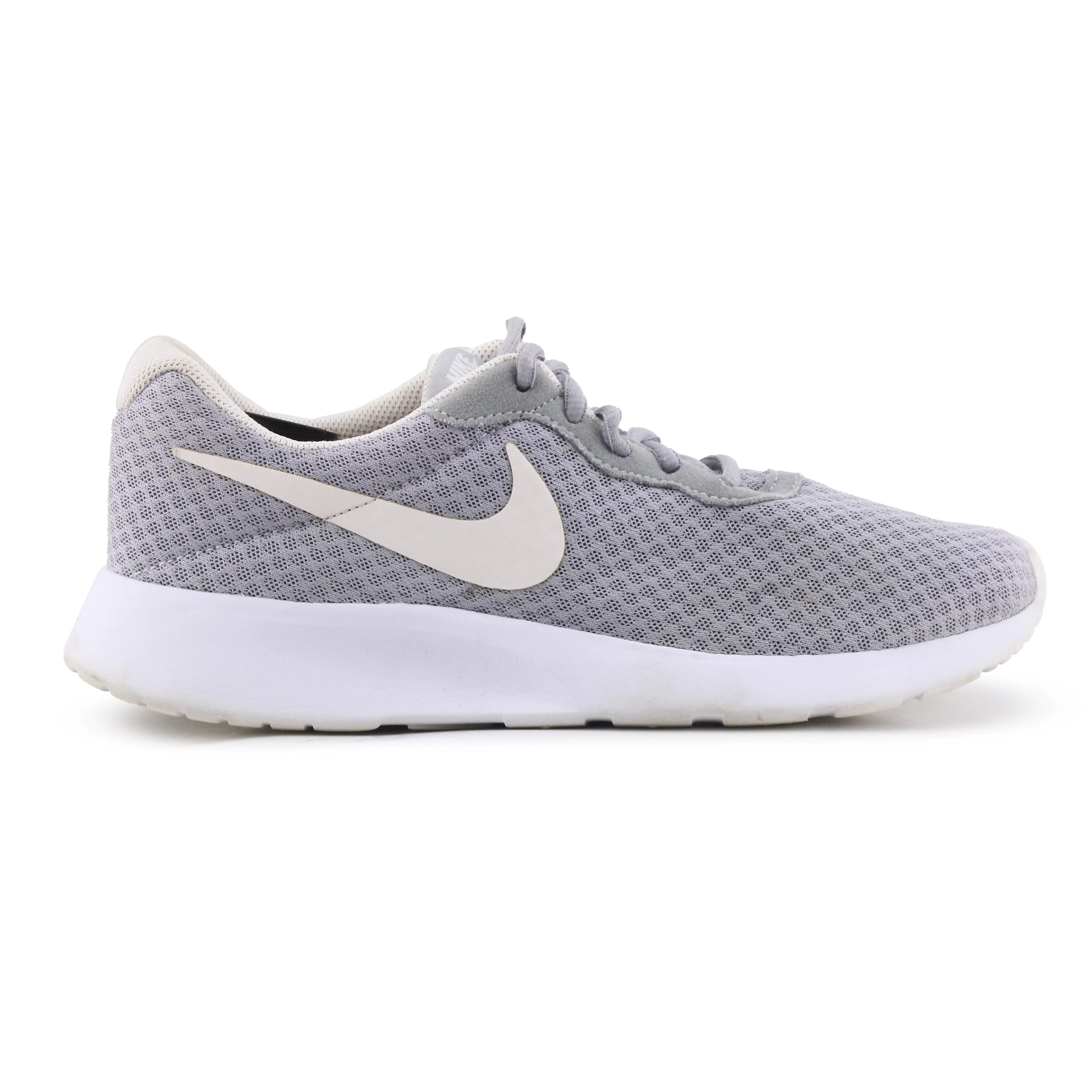 Nike Tanjun