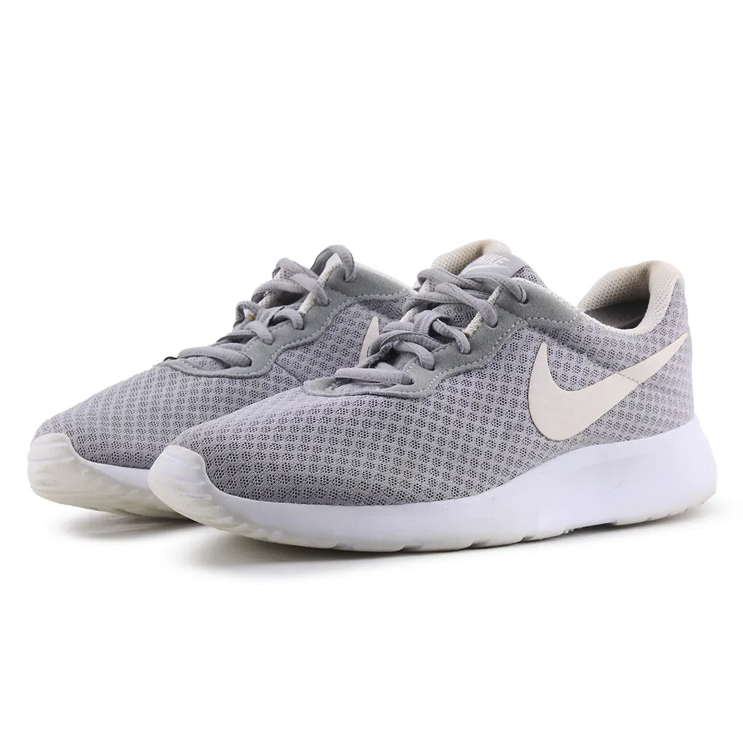 Nike Tanjun