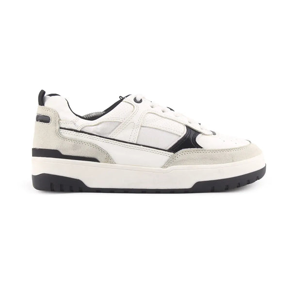 Stradivarius Women's Sneakers in black and white