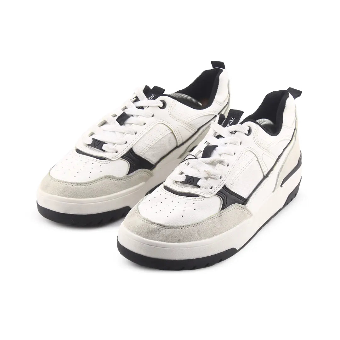 Stradivarius Women's Sneakers in black and white