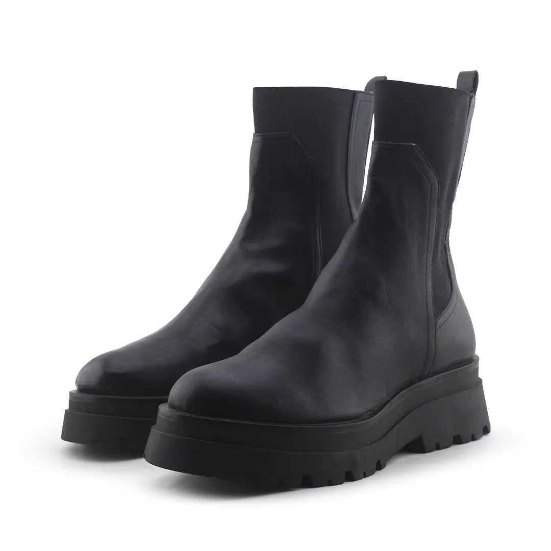 Stradivarius Stretchable Chelsea Ankle Boots (100% Authentic Leather)
