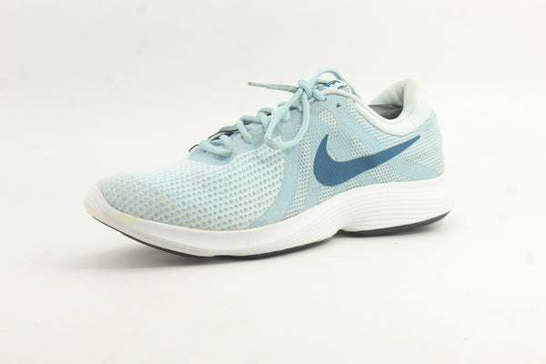 Nike Revolution 4