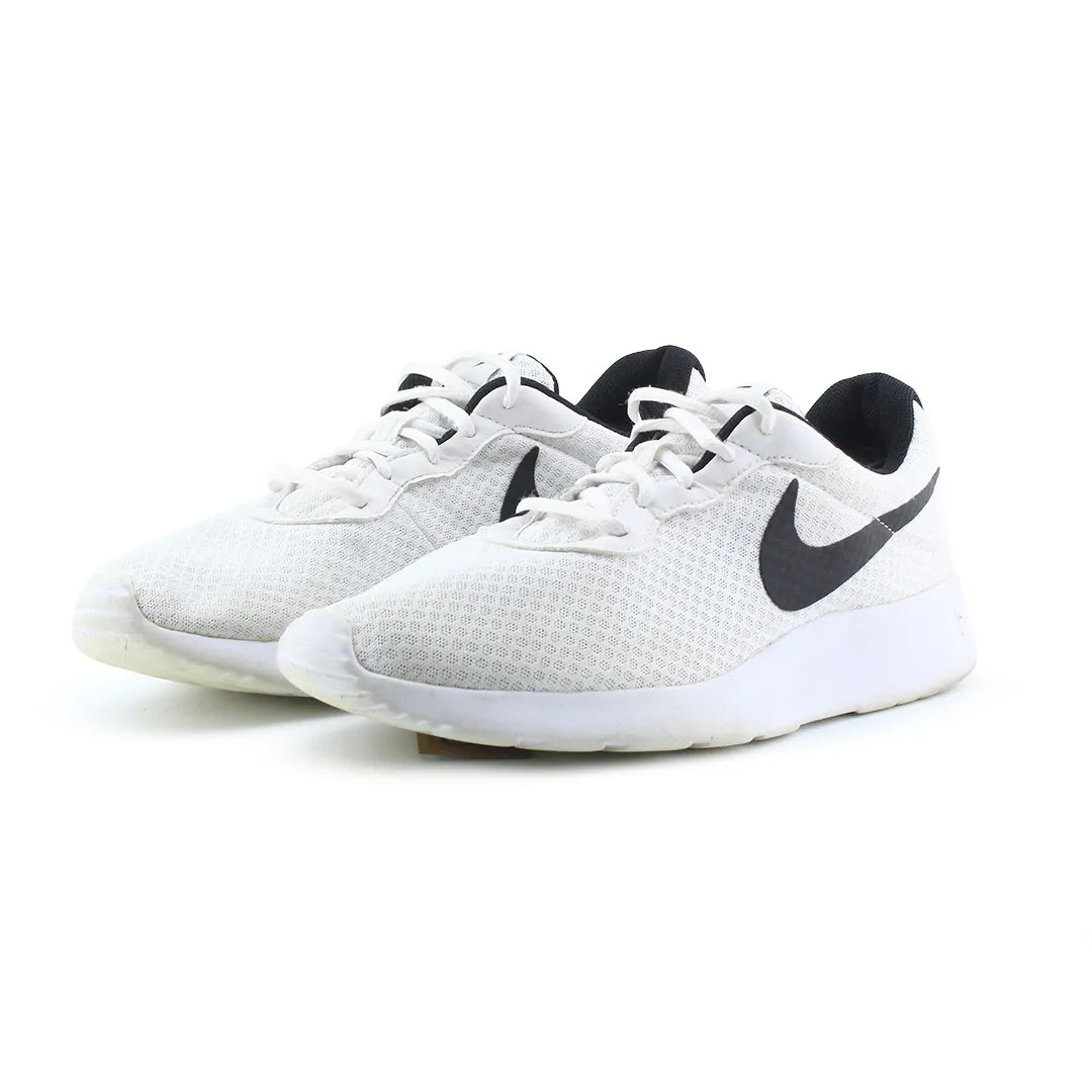 Nike Tanjun