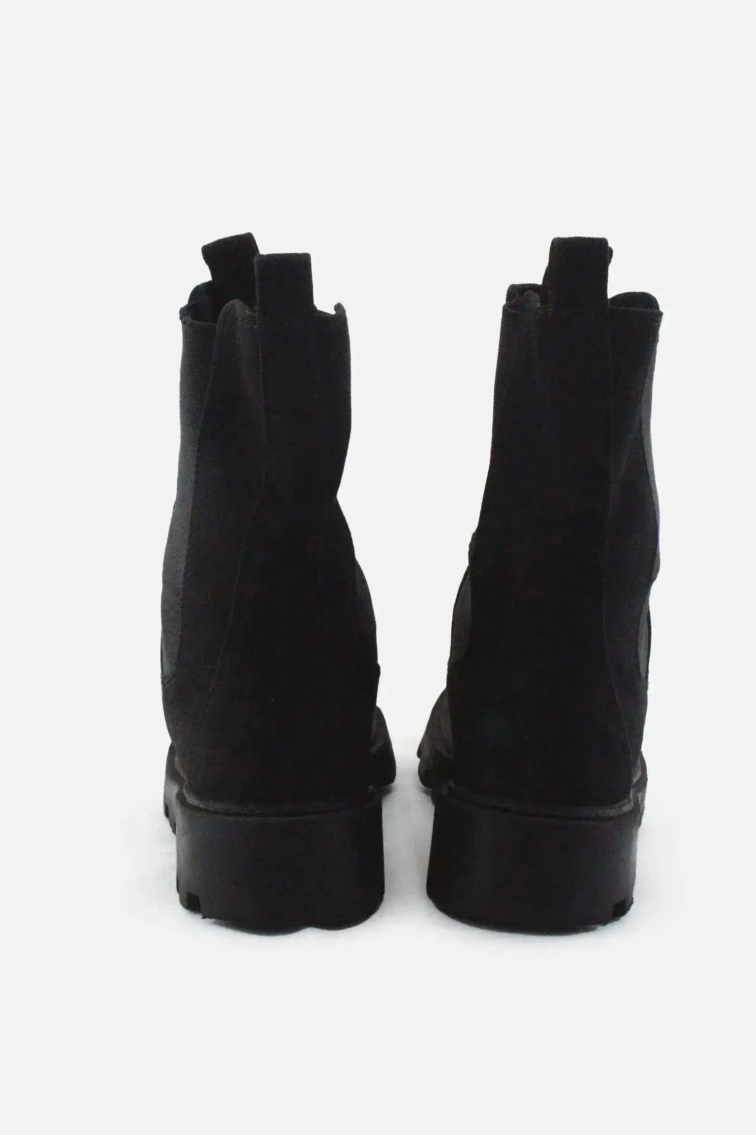 Divided Stretchable Chelsea Ankle Boots | Suede - sundaybazar