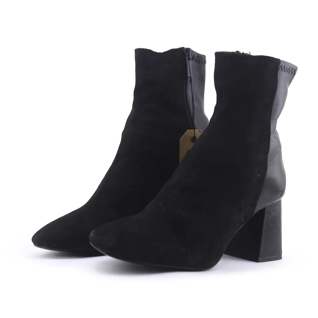 Stradivarius Zipper Suede Ankle Boot